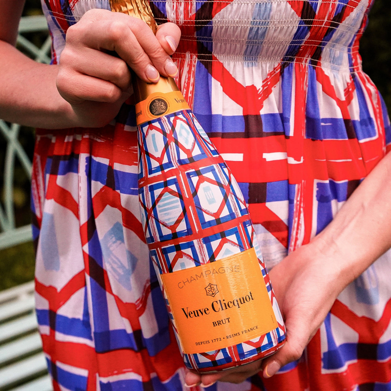 Sheridan French Collection - Liberty Picnic Bottle Wrap on Champagne Bottle