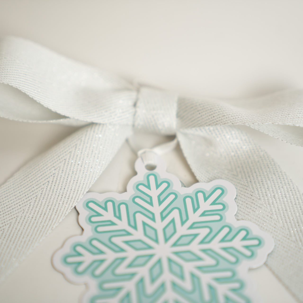 Wrapido Snowflake Bottle Wrap & Bow Matching Set on Champagne Bottle