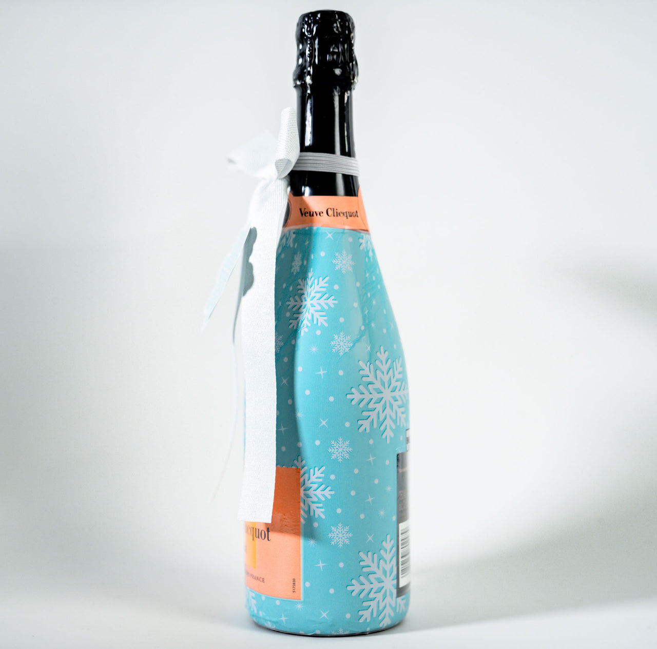 Wrapido Snowflake Bottle Wrap & Bow Matching Set on Champagne Bottle